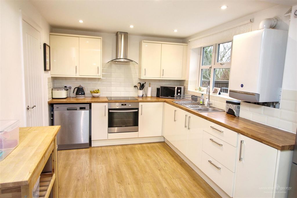 Property photo 2 of 16 Kitchen