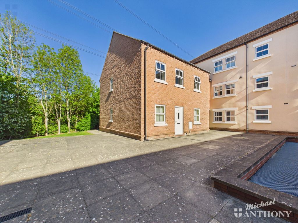 Property photo 1 of 16 Cam03852G0-Pr0647-Still002