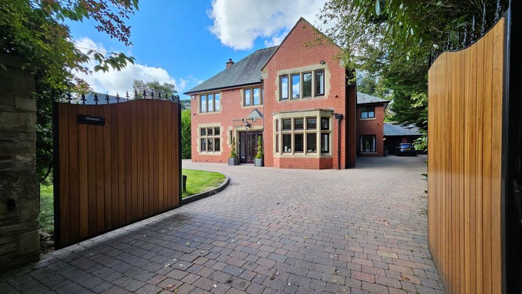 Property photo 3 of 84 2