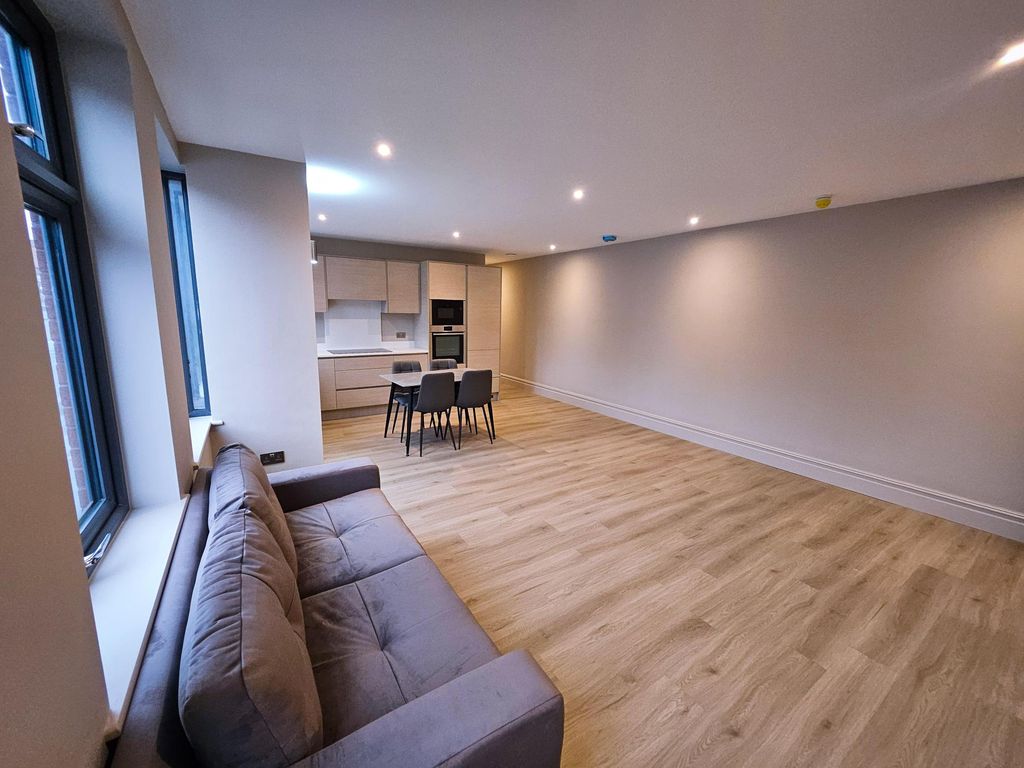 Property photo 1 of 18 Bedroom