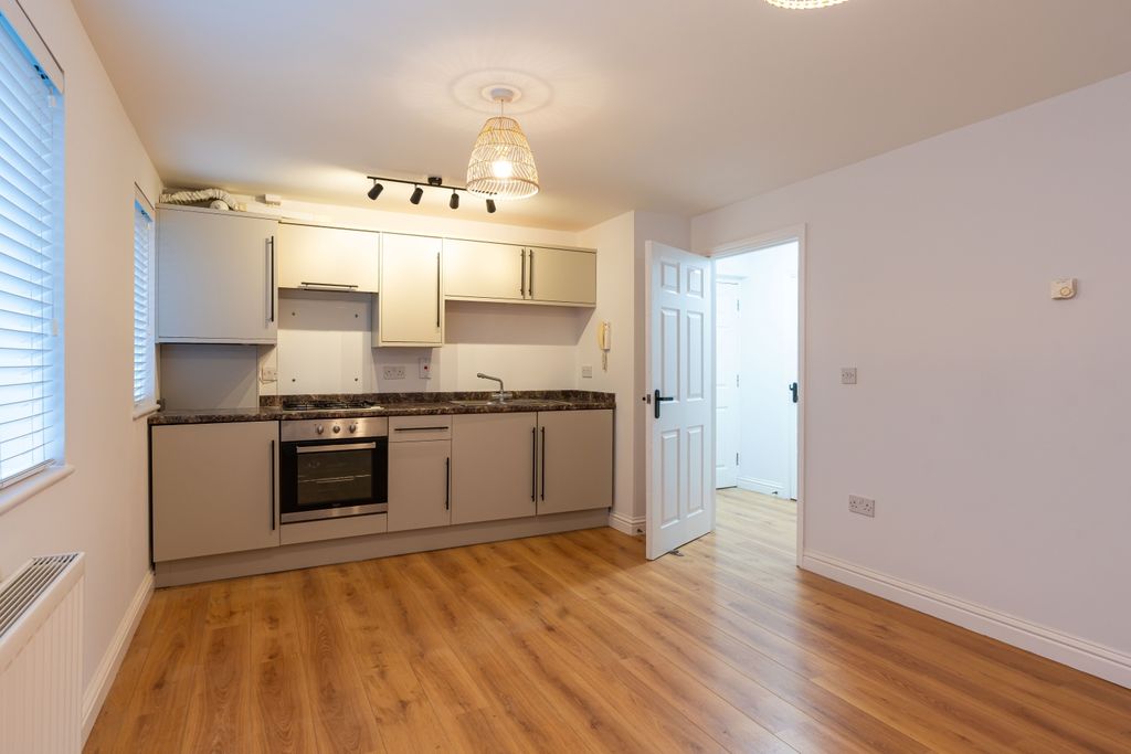 Property photo 2 of 10 Kitchen