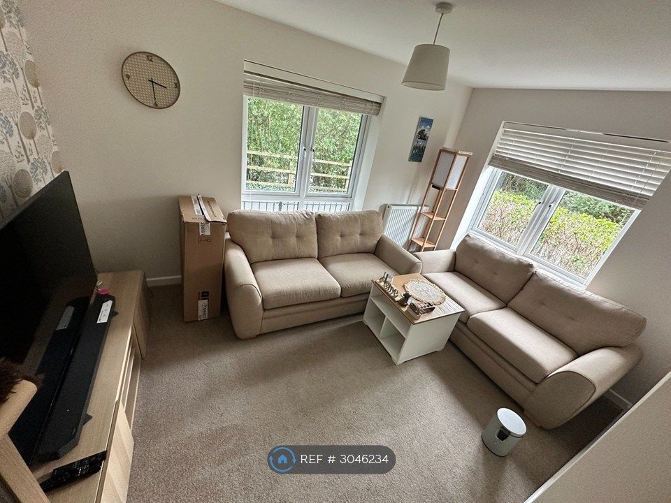 Property photo 3 of 11 Living Room (Ground Floor)