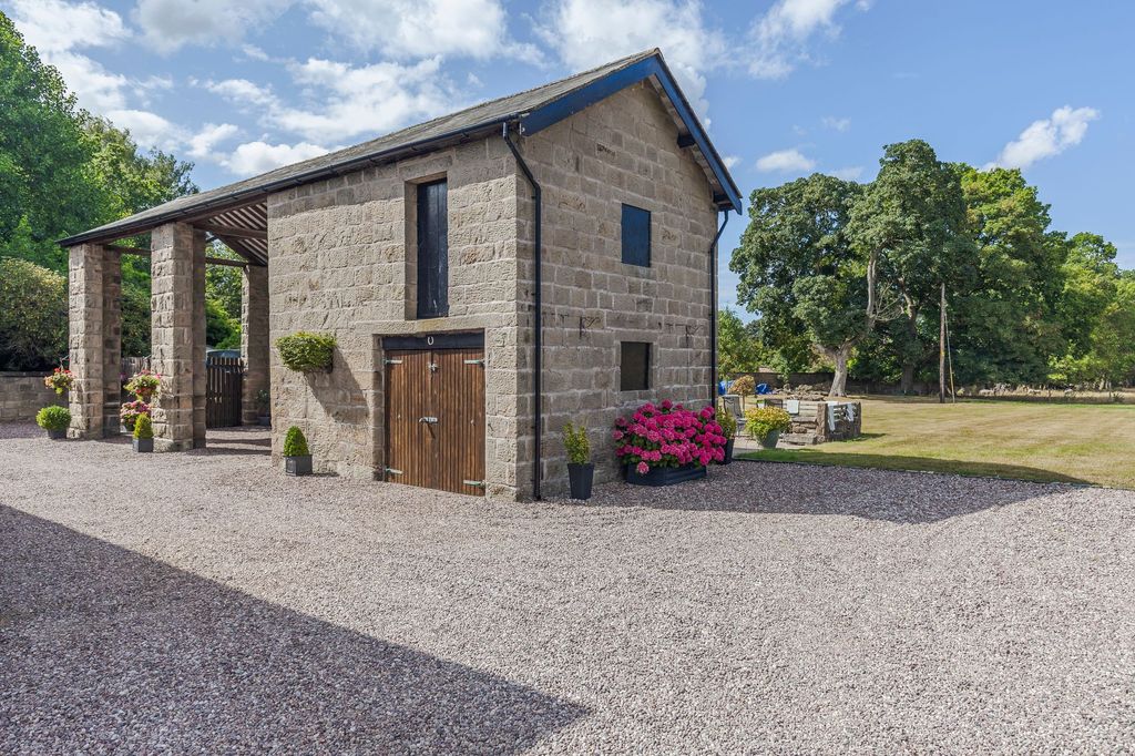 Property photo 3 of 51