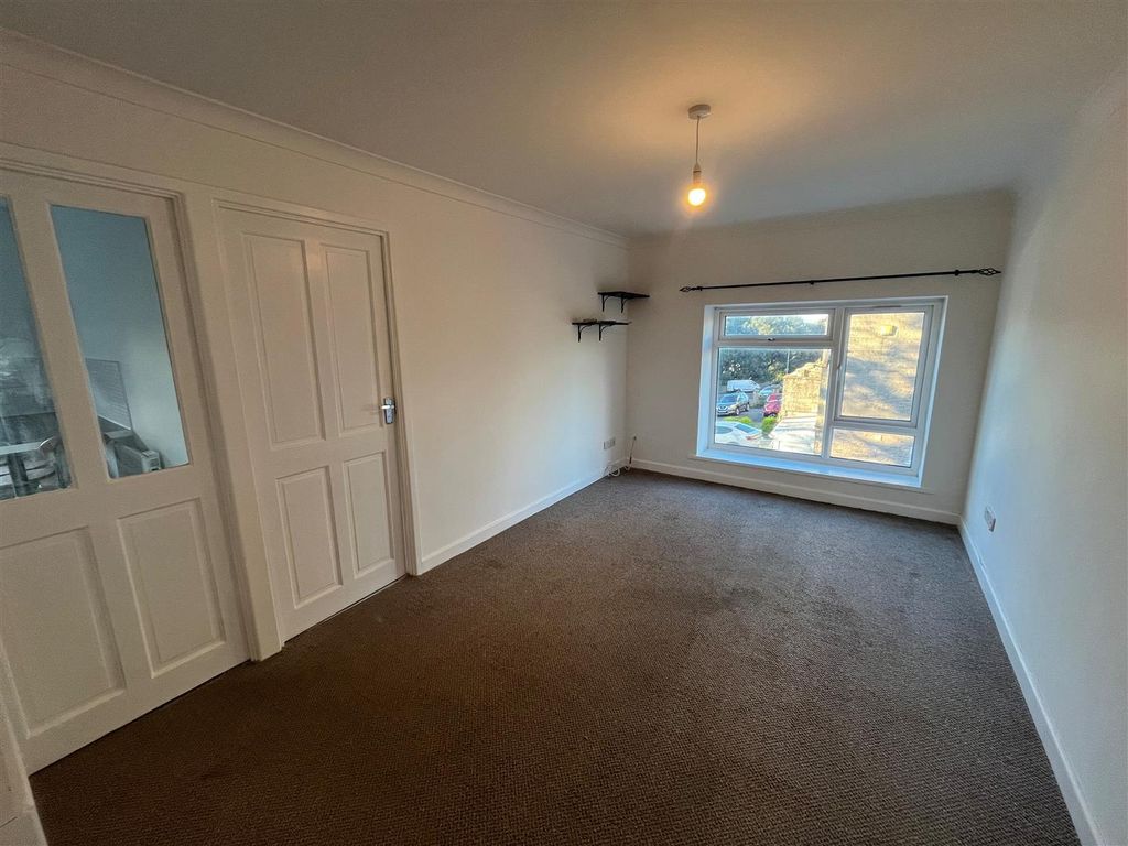 Property photo 3 of 10 Lounge