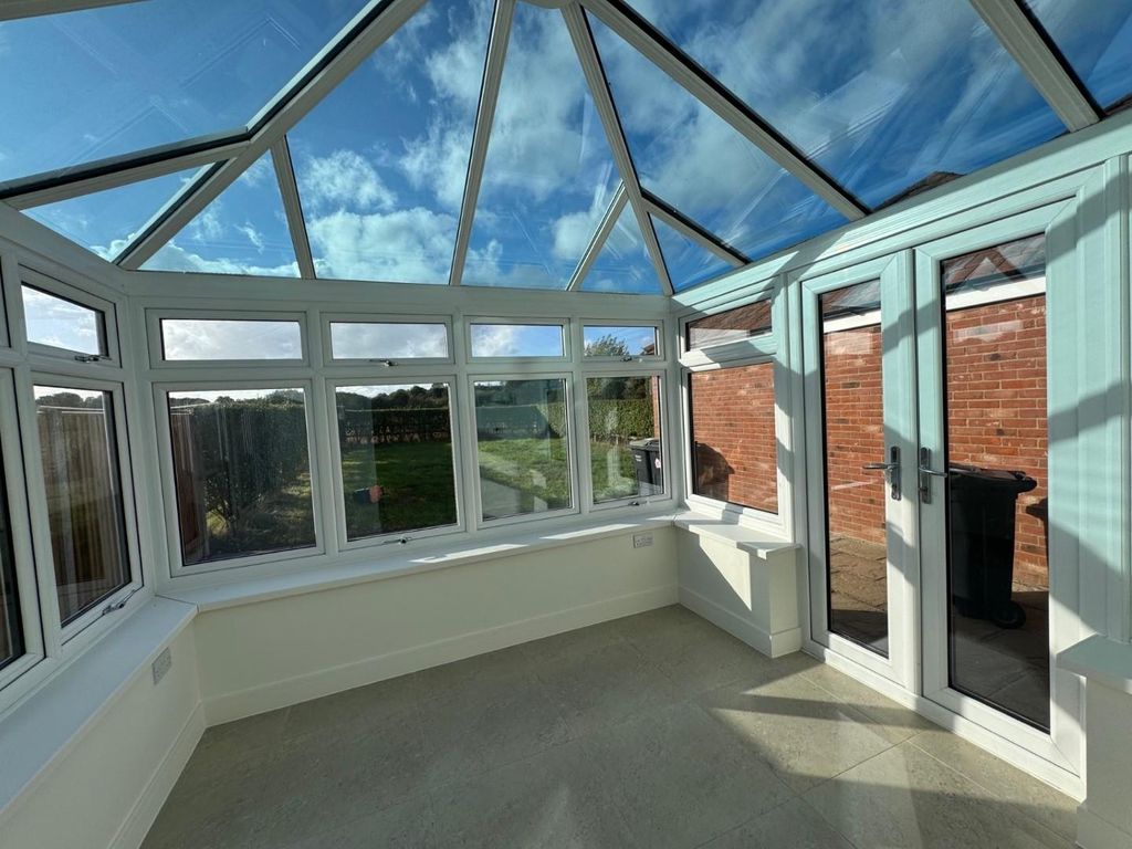 Property photo 2 of 14 Consevtory 3 .Jpg