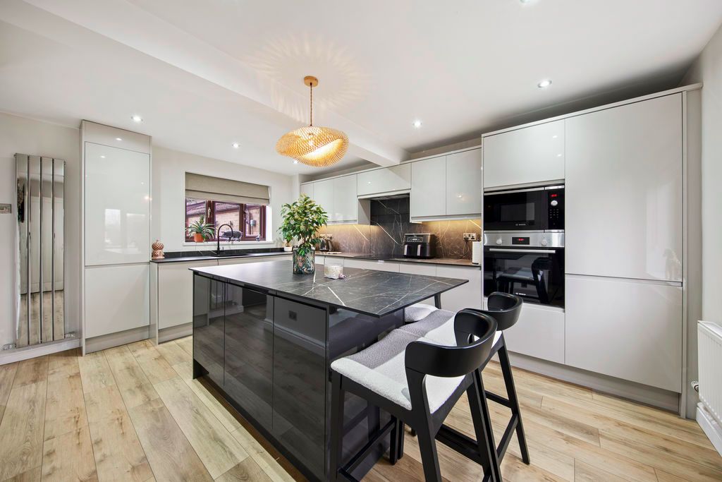 Property photo 2 of 24 Kitchen