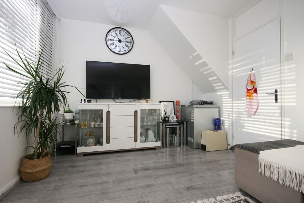 Property photo 2 of 13 Gallery