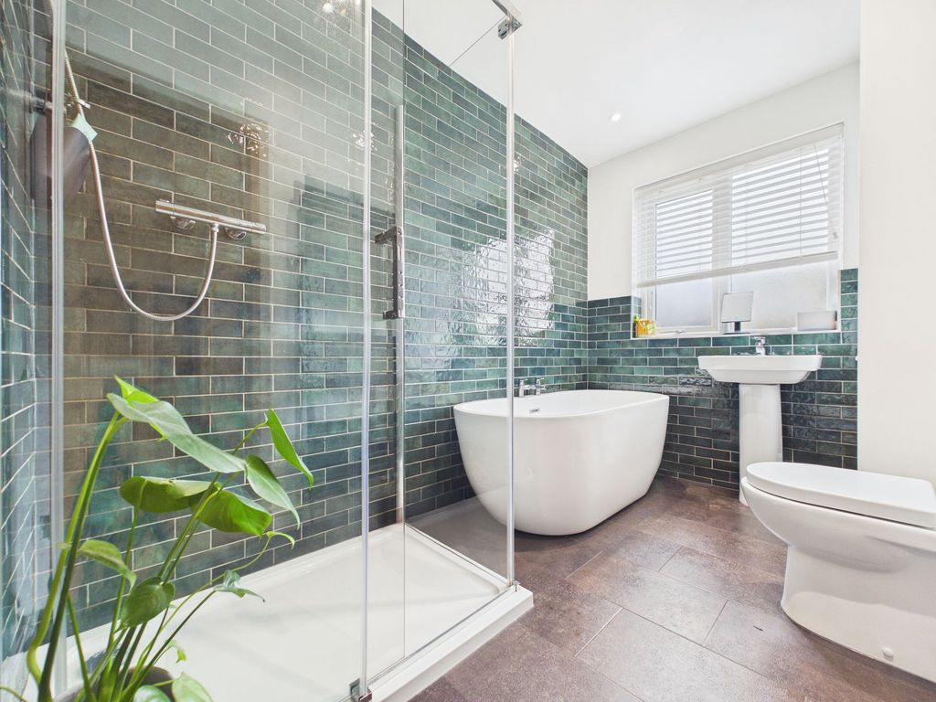 Property photo 3 of 20 Bathroom