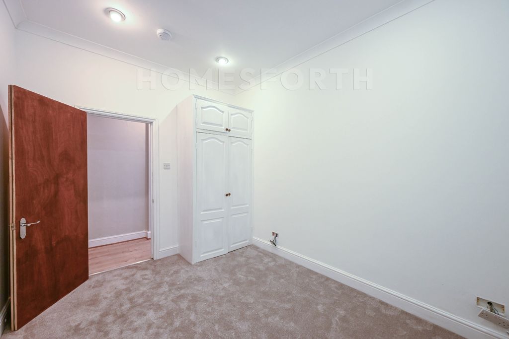Property photo 3 of 12 Photo 4