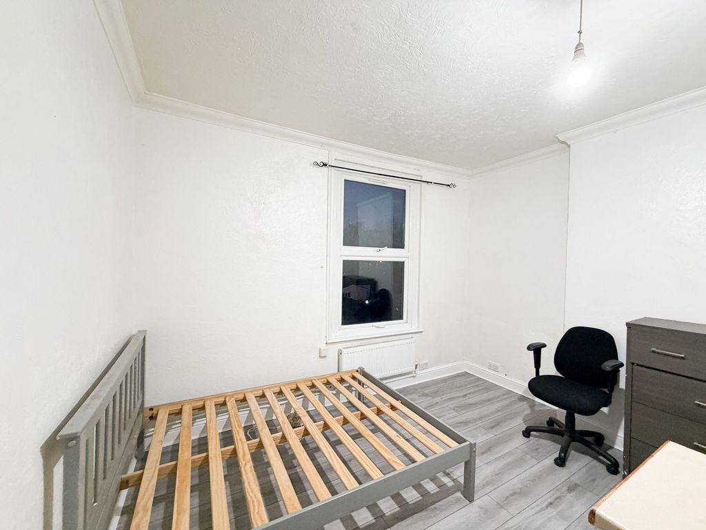 Property photo 3 of 6 Eastern Rd Rm1