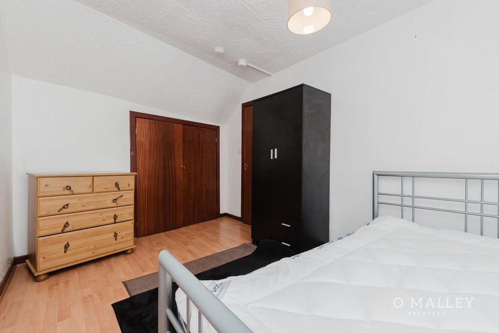 Property photo 2 of 8 Master Bedroom