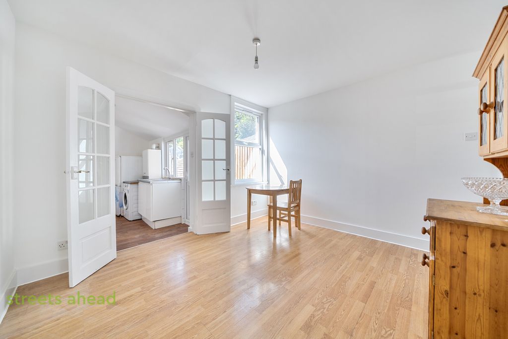 Property photo 2 of 13 c2c640Df-51B9-42E...