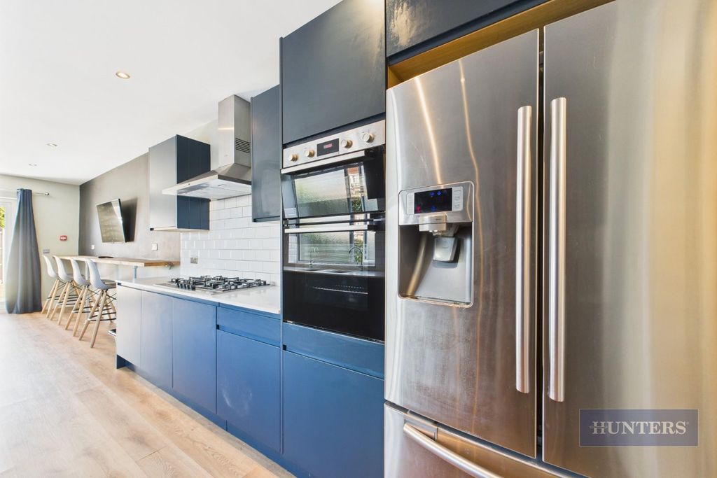 Property photo 2 of 24 Cam05152G0-Pr0130-Still026.Jpg