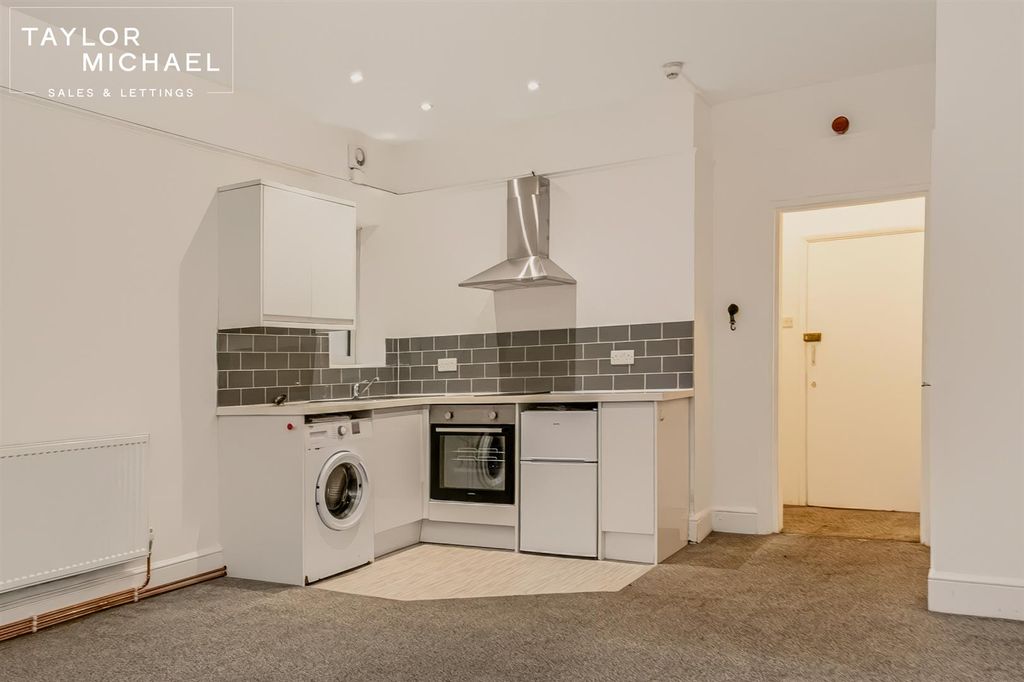 Property photo 1 of 10 Kitchen
