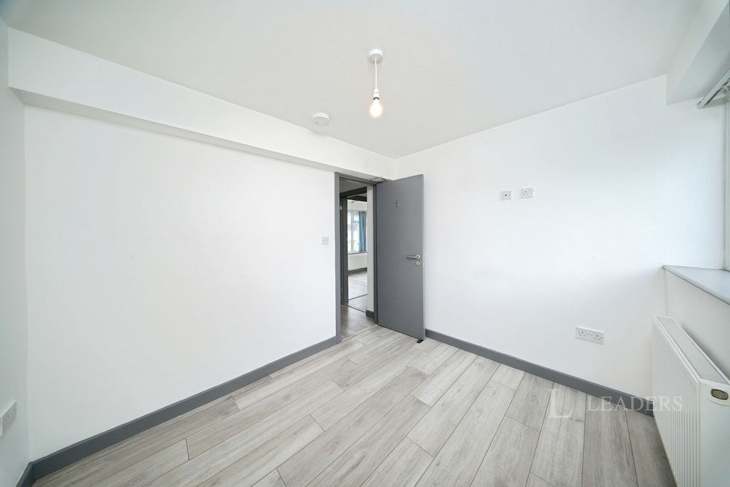 Property photo 3 of 28 Pbox-Img.Jpg