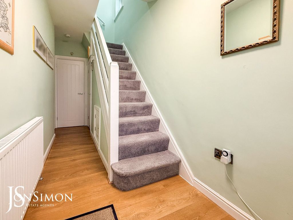 Property photo 2 of 28