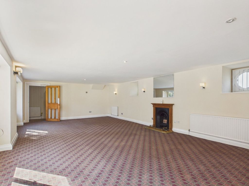 Property photo 2 of 31