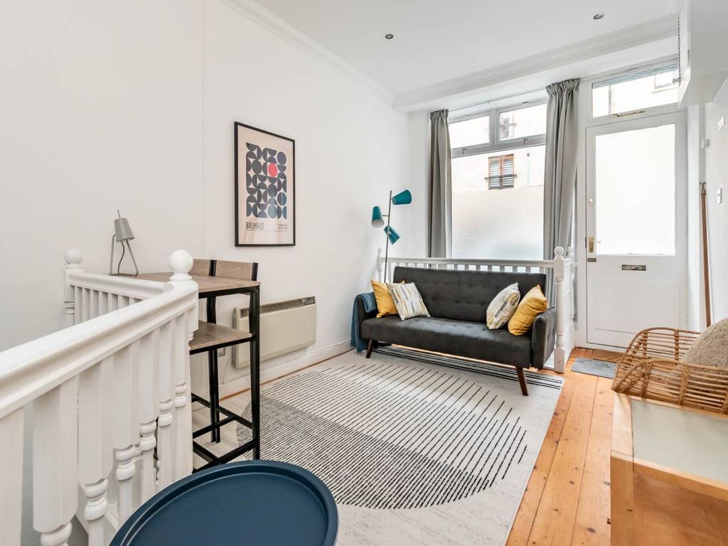 Property photo 3 of 13 67123_138-Ststephenst-005