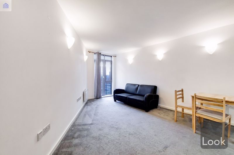 Property photo 3 of 9 Photo 6