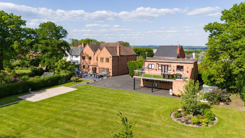 Property photo 1 of 32