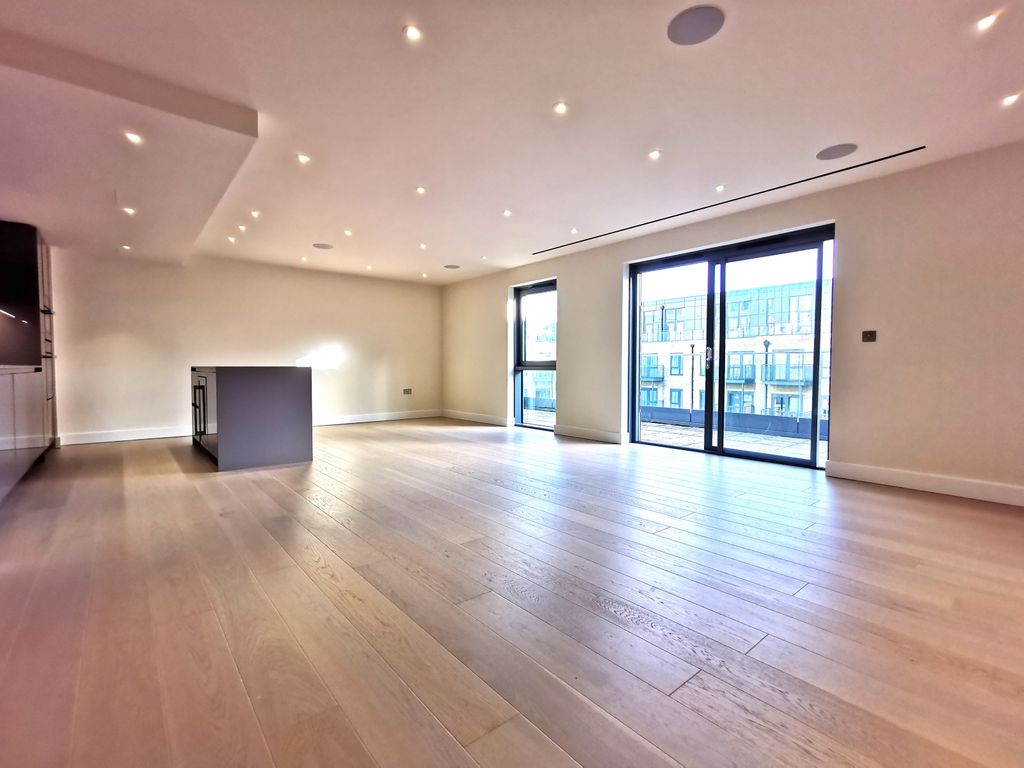 Property photo 1 of 23 3 Bed 3 Bath Penthouse
