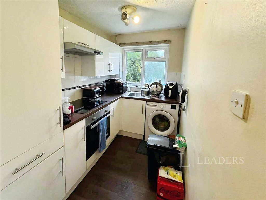 Property photo 3 of 6 Kitchen