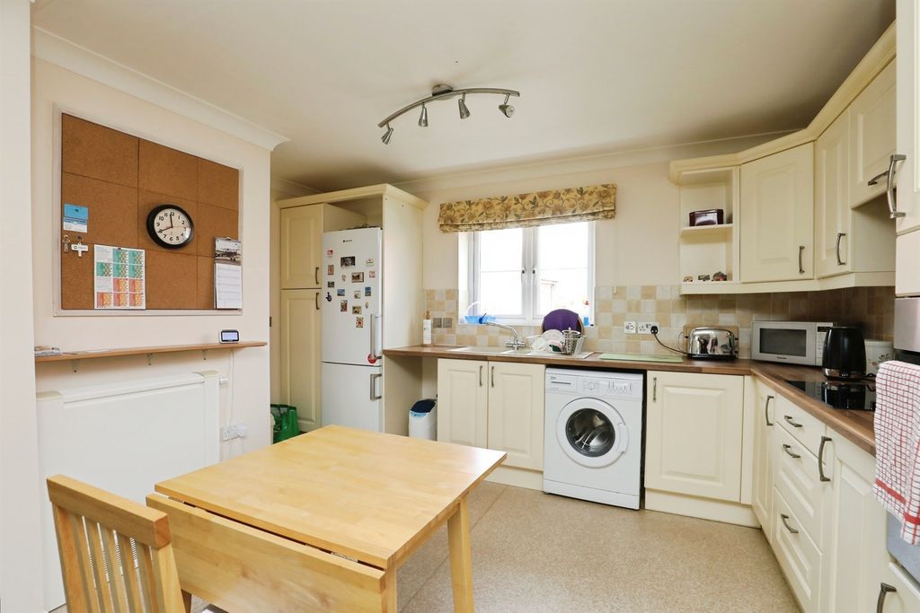 Property photo 2 of 16