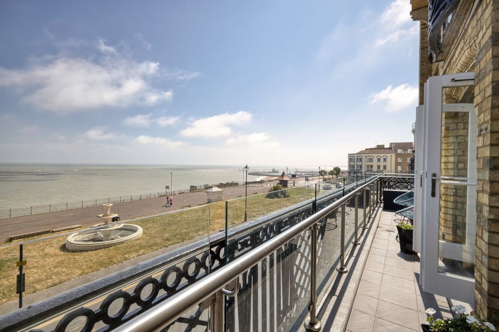 Property photo 3 of 14 Picture 3