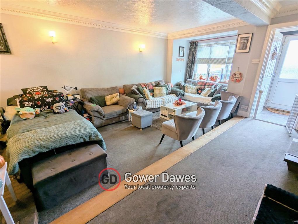 Property photo 2 of 13 Lounge