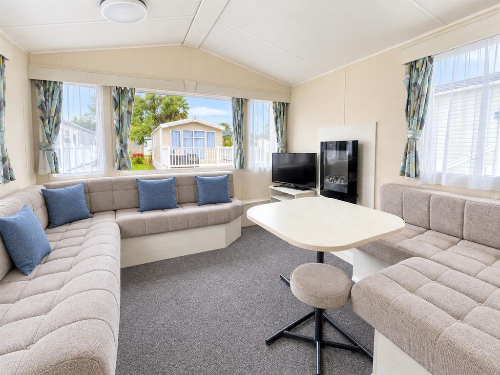 Property photo 2 of 8 54 Cp Lounge.Png