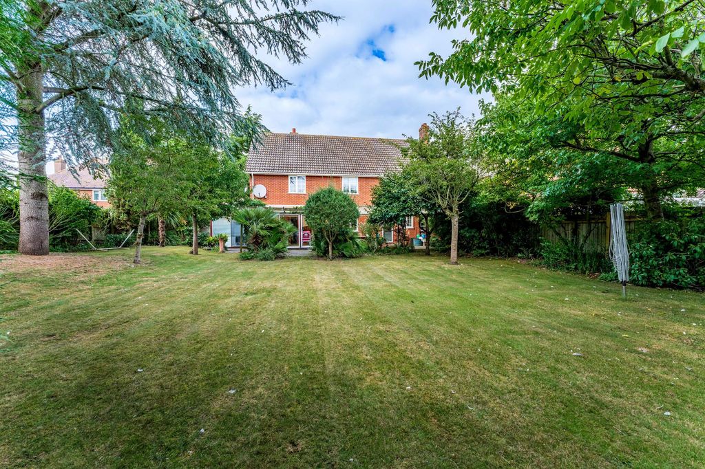 Property photo 2 of 28
