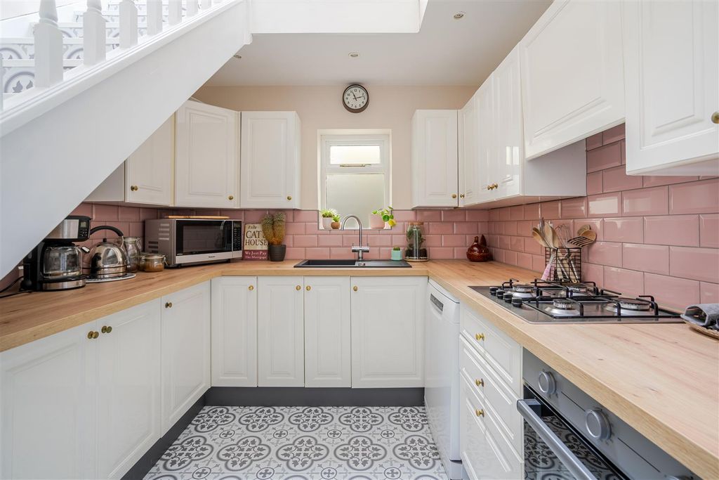 Property photo 3 of 13