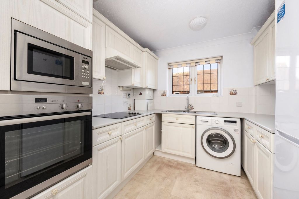 Property photo 3 of 18
