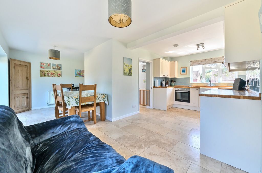 Property photo 3 of 13 1321387-16-687110...