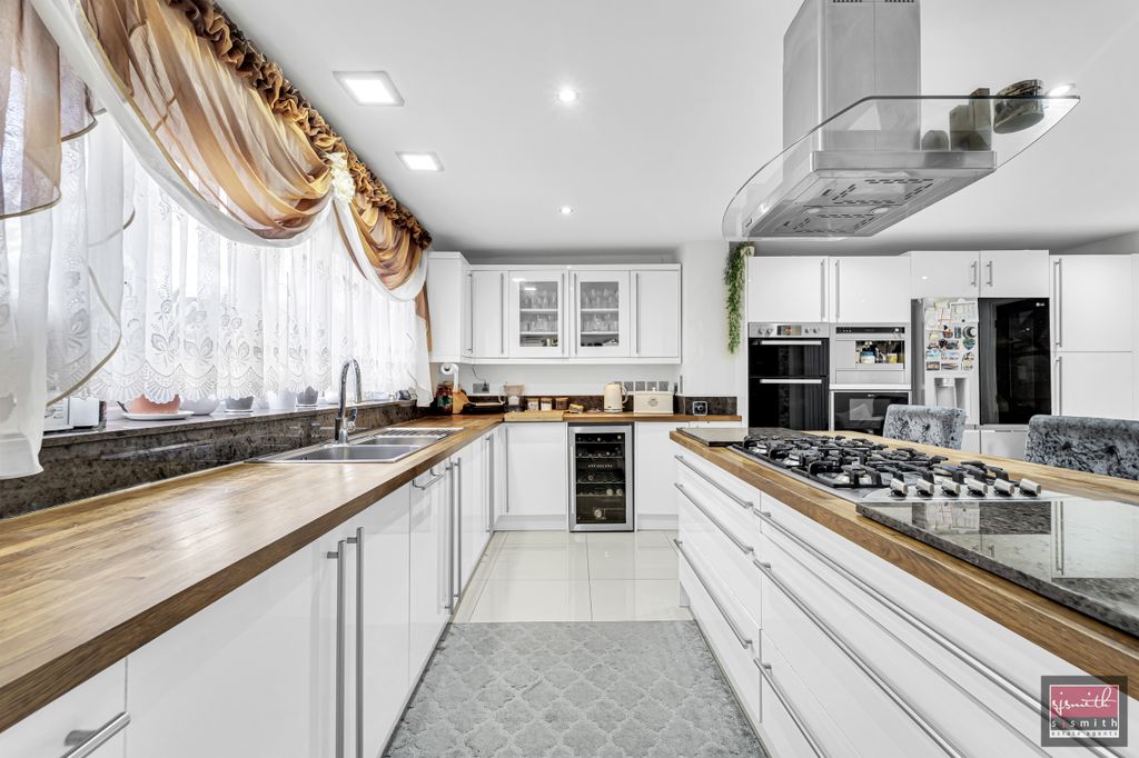 Property photo 3 of 20 Dsc05500