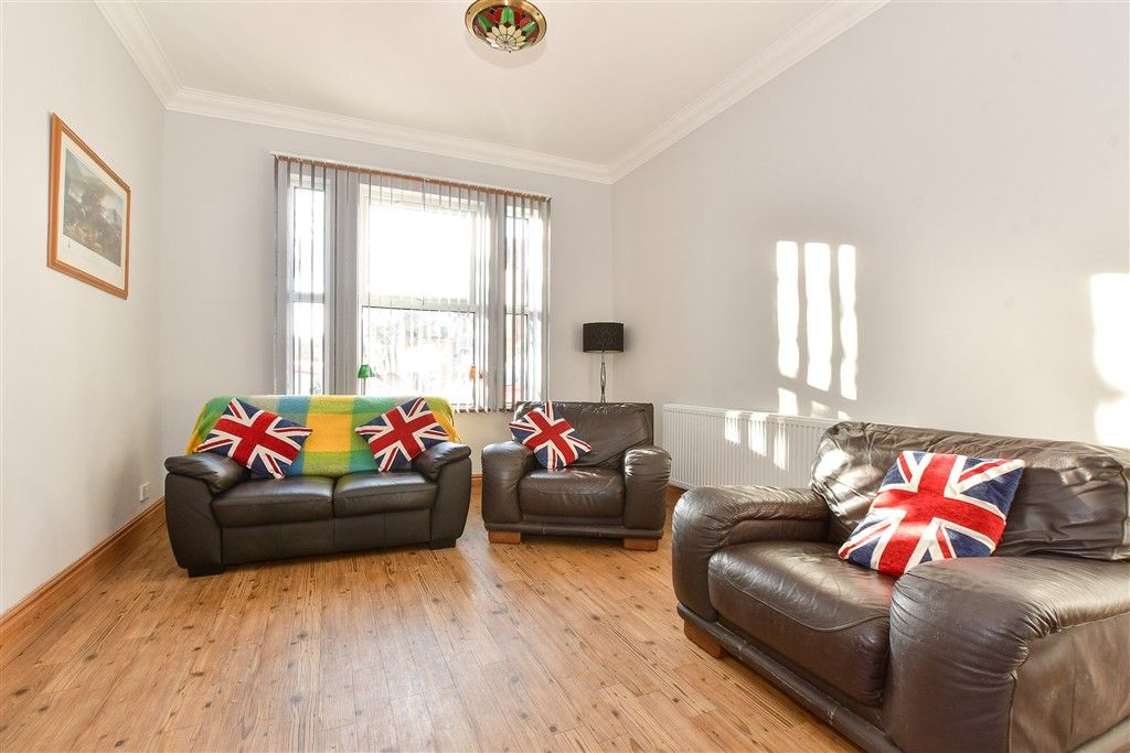 Property photo 2 of 15 Lounge