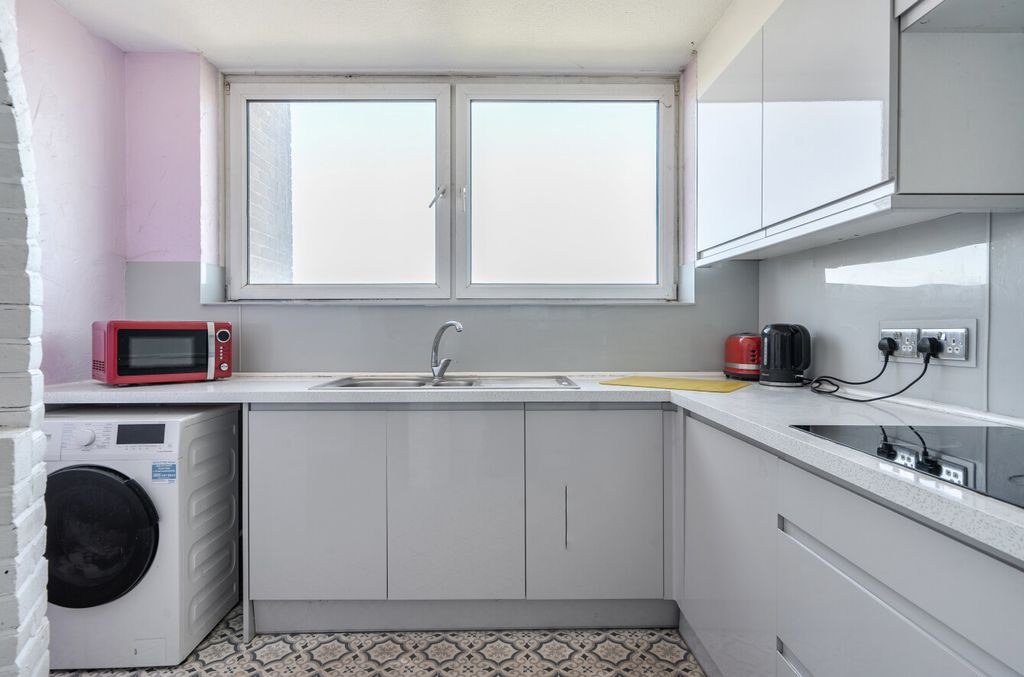 Property photo 2 of 18 1439100-13-69d52B...