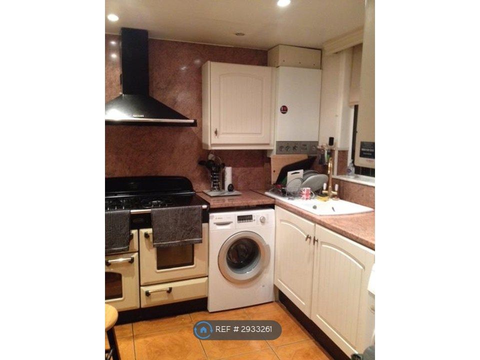 Property photo 2 of 10 Fully Equipped Kitchen