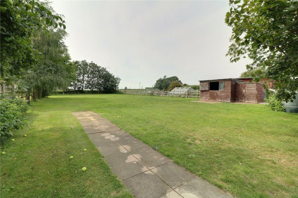 Property photo 2 of 23 Picture No. 15