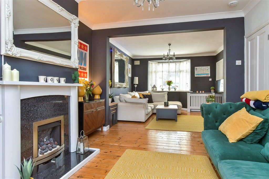 Property photo 3 of 18 Dining Area