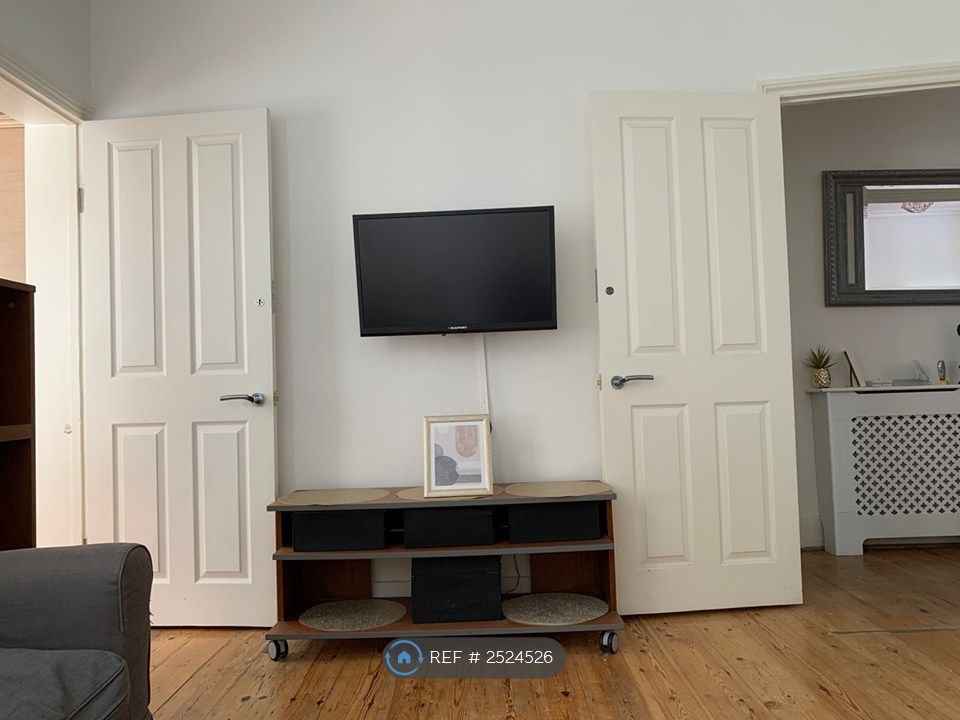 Property photo 3 of 16 Shared Tv/Living Room Area