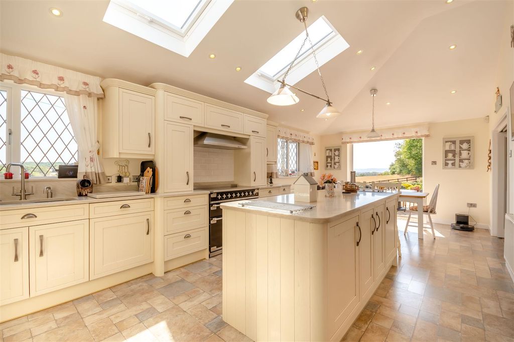 Property photo 3 of 48