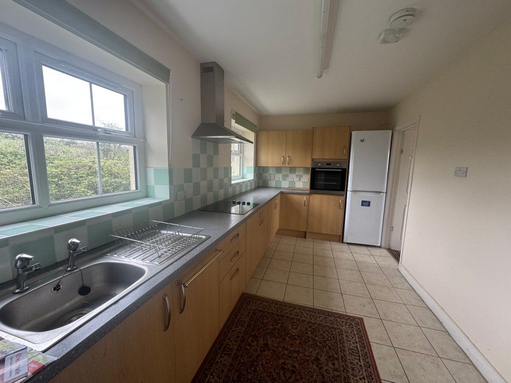 Property photo 3 of 11 Kitchen