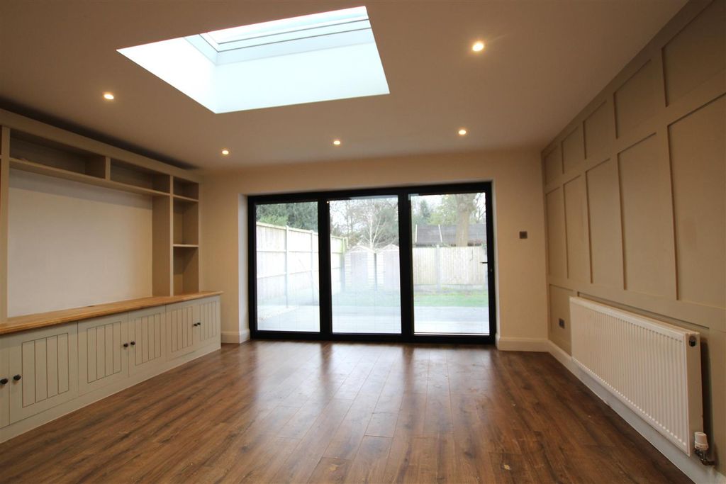 Property photo 1 of 12 Recept Room Shut.Jpg