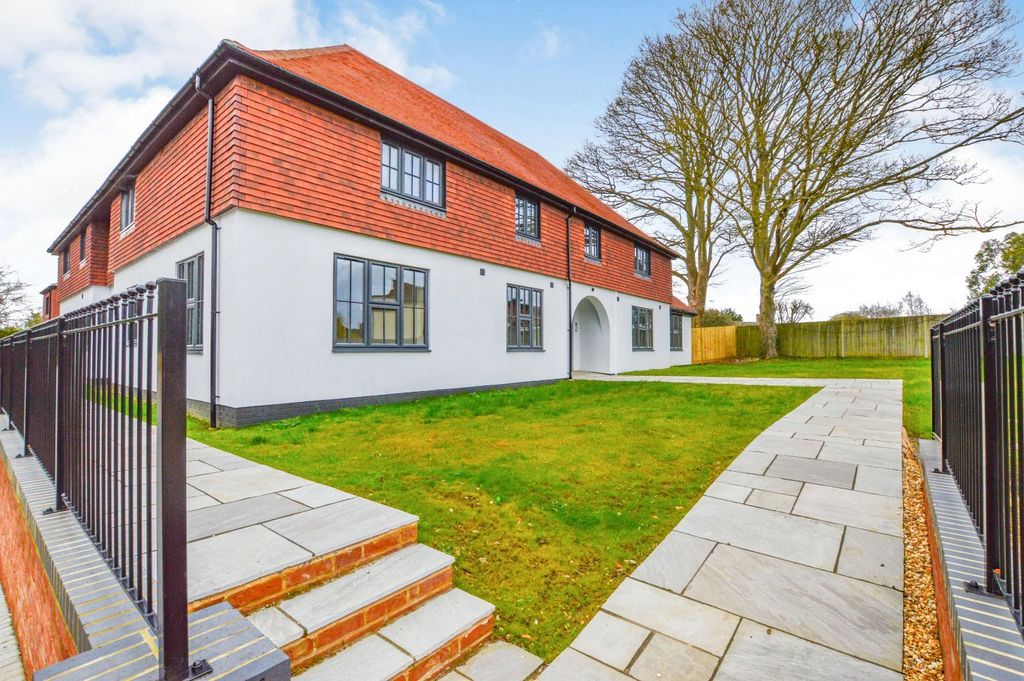 Property photo 1 of 14 Front