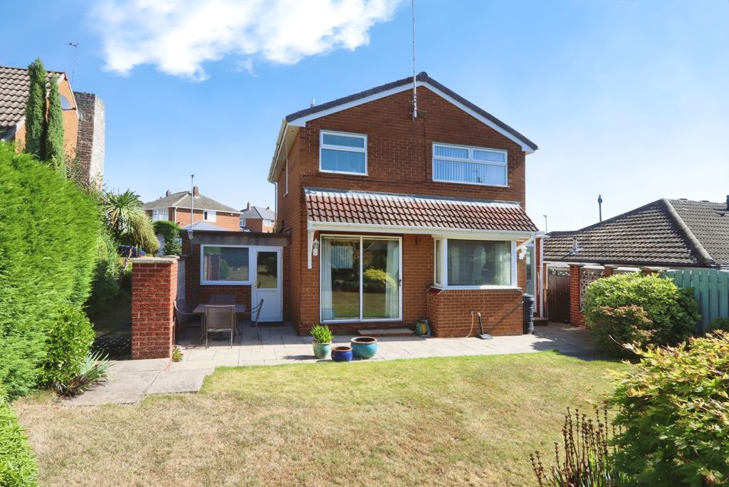 Property photo 2 of 17 Photo