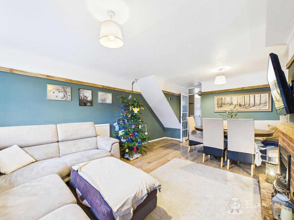 Property photo 3 of 11 Living Room