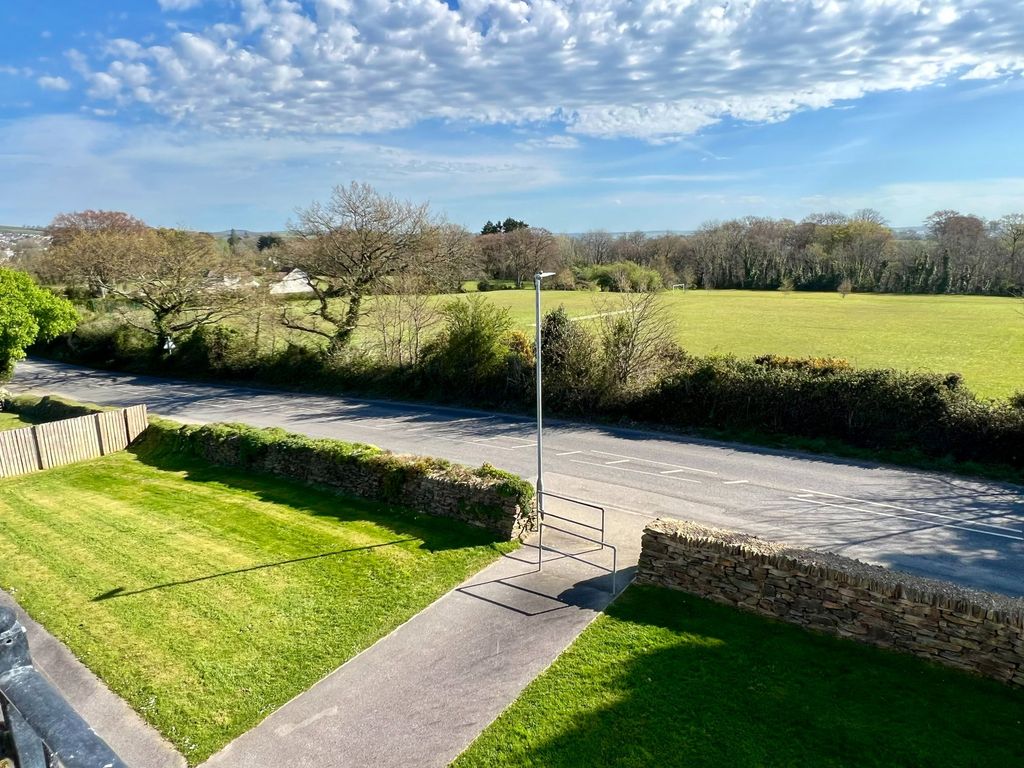 Property photo 3 of 35