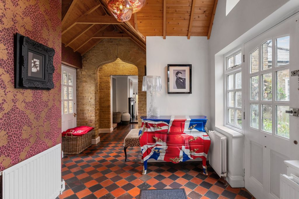 Property photo 1 of 27