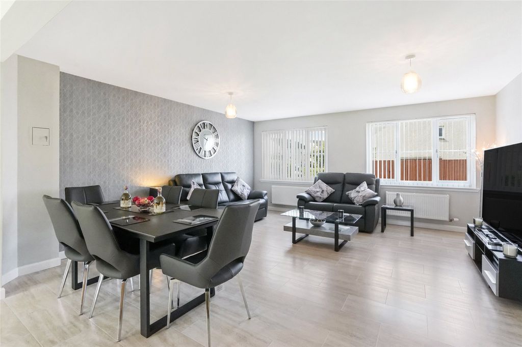 Property photo 3 of 24 Dining/ Living Room